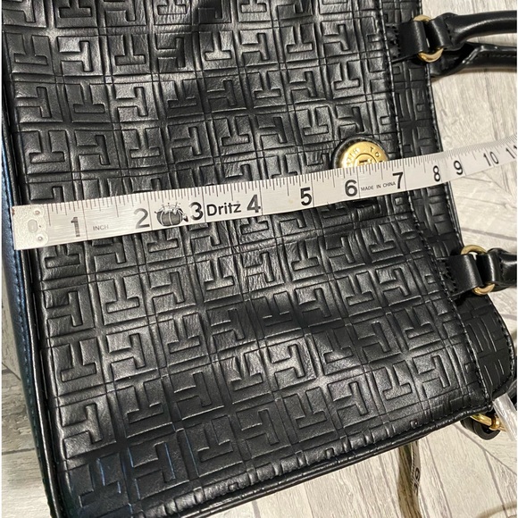 NEW TOMMY HILFIGER CROSSBODY/SHOULDER &  WRISTLET BAG COLOR BLACK - Picture 10 of 11